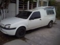 Pick-Up Ford, Courier, modelo 2002, color blanco, con camper integrada a la carroceria